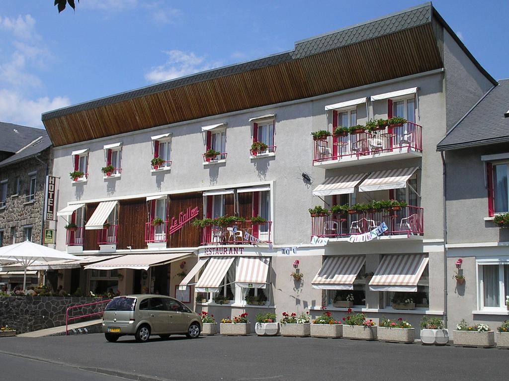 Hotel Restaurant Le Grillon Chambon-sur-Lac Exterior foto